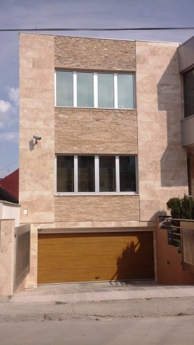 Granitna fasada, fasada od traventina, mermerna fasada, fasada od mermera, fasada od granita, granitni pod, pod od granita, pod od mermera, mermerni pod, pod od traventina, granitno stepeniste, stepeniste od granita,